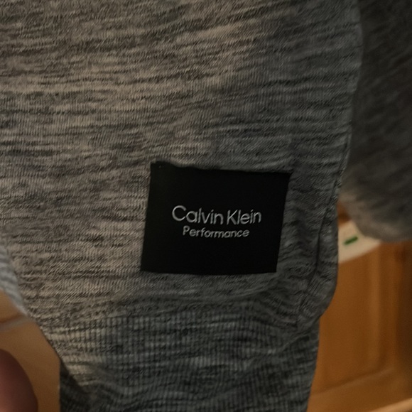 Calvin Klein Cropped Crewneck - Picture 2 of 3